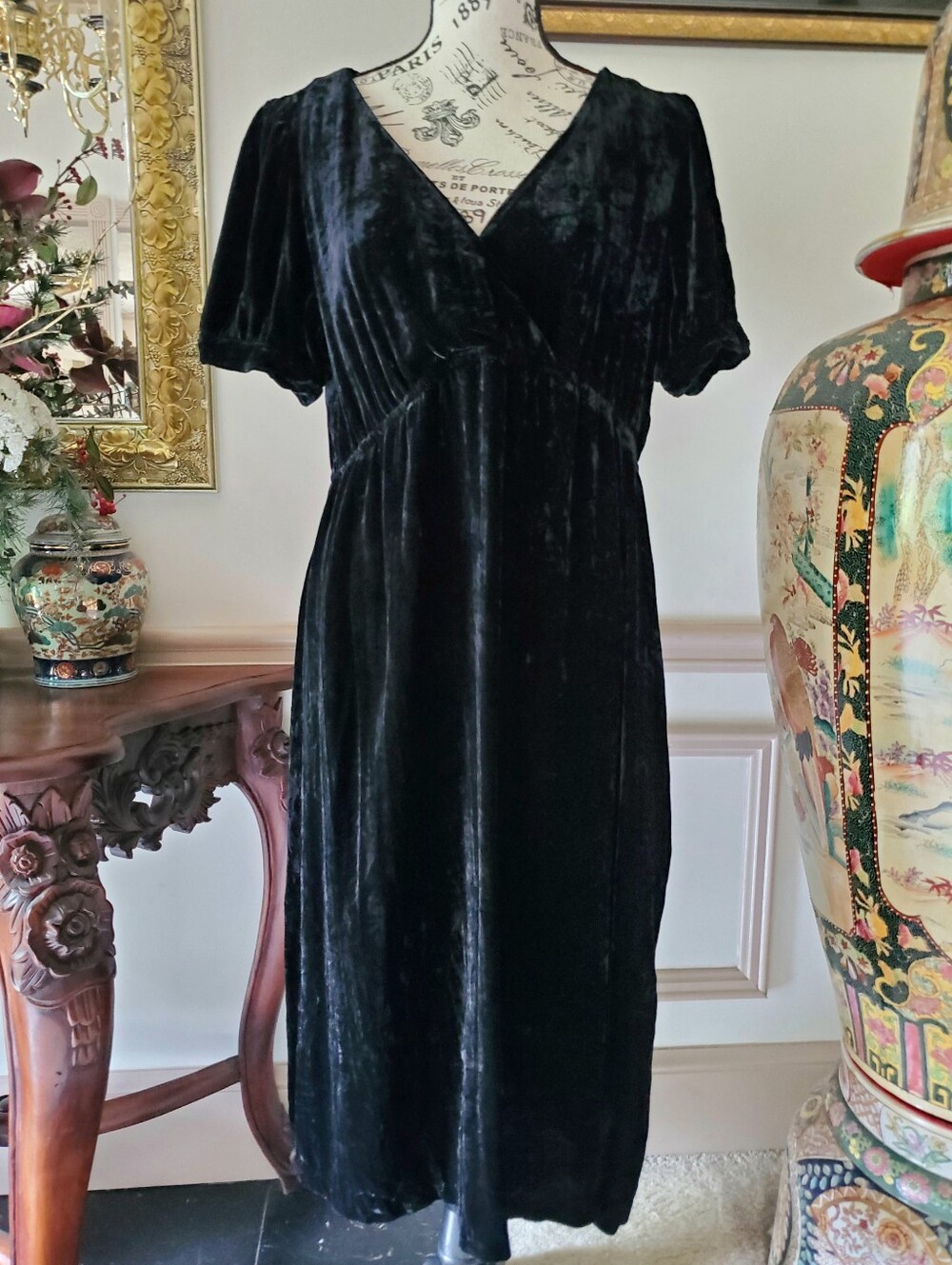 Y2K Kenneth Cole Reaction Black Crushed Velvet Short Sleeve Midi Dress